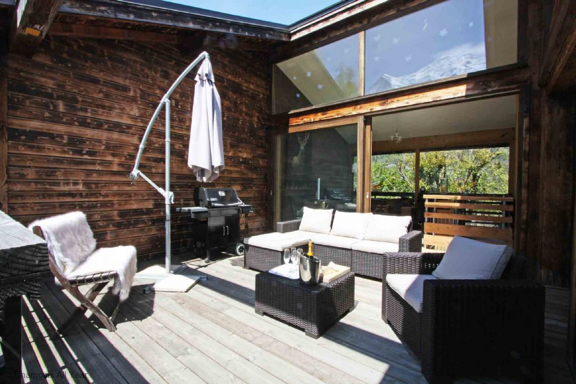 Perfect decking area for outdoor dining