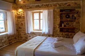 1 bedroom, desk, free WiFi, bed sheets