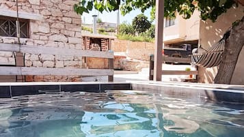 室外游泳池,恒温泳池