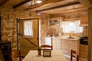 Fridge, stovetop, coffee/tea maker, cookware/dishes/utensils