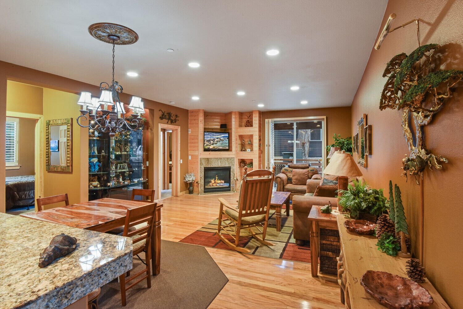 Crystal Charm – Amazing 3 BDR Condo Close to Beaches, Casinos, & Skiing!
