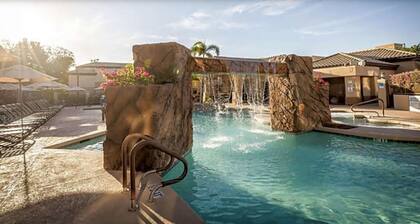 Walk to Waste Management Open. Hilton 1 Bedroom Suite. N. Scottsdale