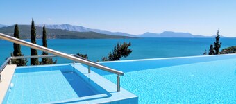 Villa Vosalia, offering superb sea views!