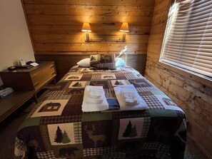1 bedroom, internet, bed sheets - One Bedroom Cabin with Ample Parking and Space from Neighboring Cabins (Almont)