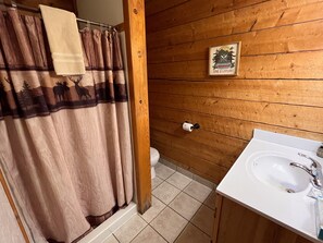 Suihku, hiustenkuivaaja, pyyhkeet