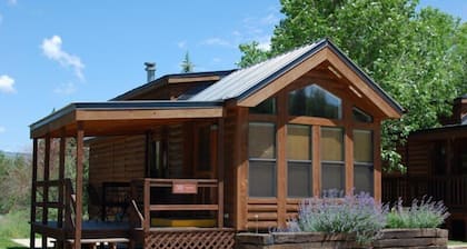Cozy "Tiny Home" style Cabin Perfect for Couples and Families