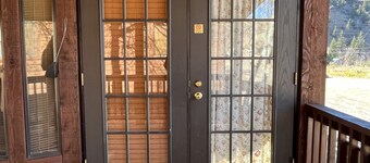 Cozy "Tiny Home" style Cabin Perfect for Couples and Families