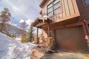 Exterior - 2 Car Garage, Central Location (Keystone)