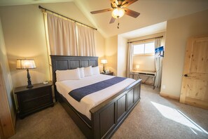 3 bedrooms, iron/ironing board, WiFi, bed sheets - 2 Car Garage, Central Location (Keystone)