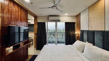 Super Deluxe Room | Premium bedding, desk, soundproofing, free WiFi