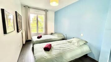 2 bedrooms, iron/ironing board, travel crib, free WiFi