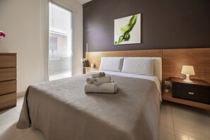 2 chambres, fer et planche à repasser, Wi-Fi, draps fournis