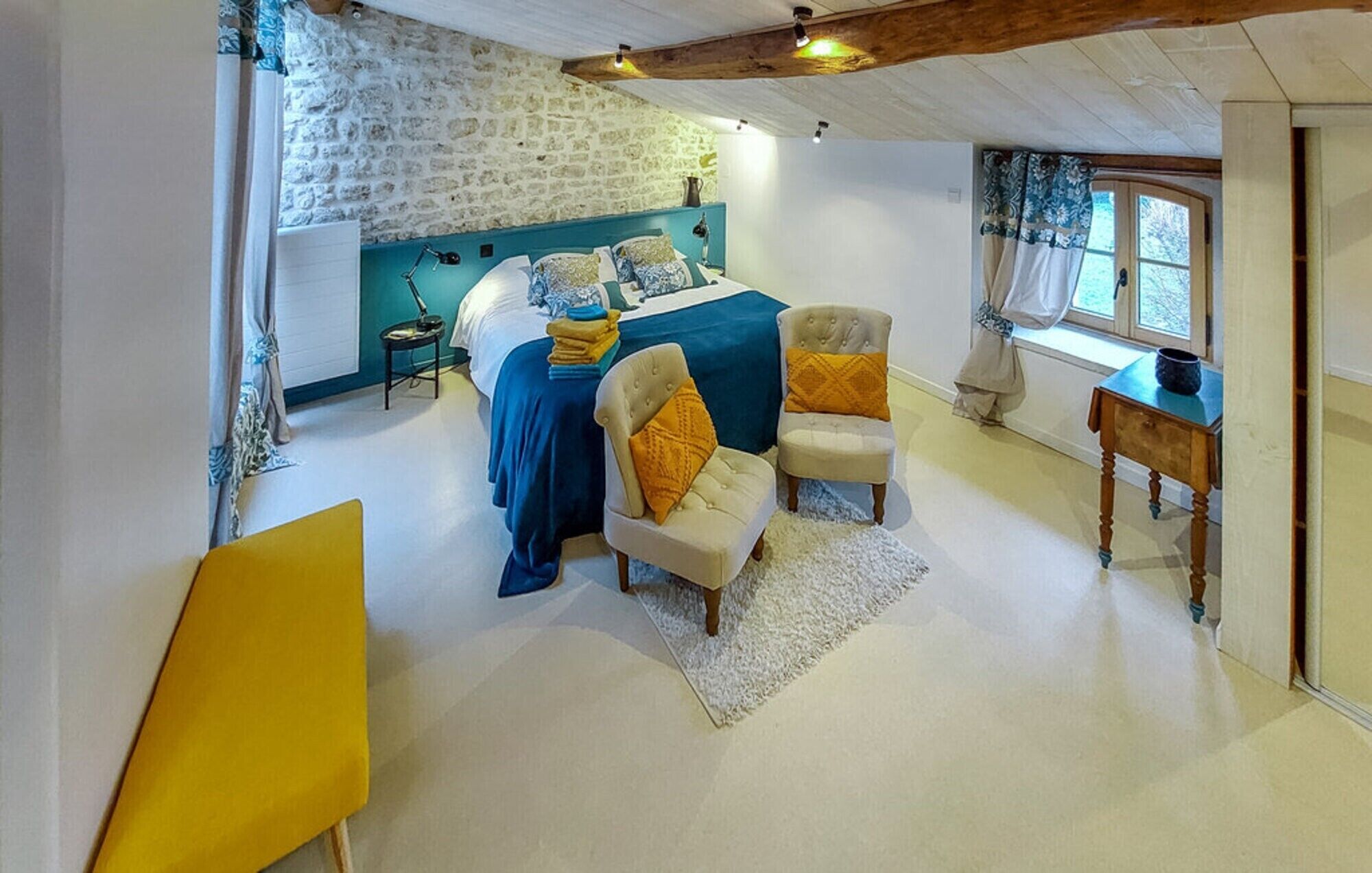 2 chambres, fer et planche à repasser, Wi-Fi gratuit, draps fournis