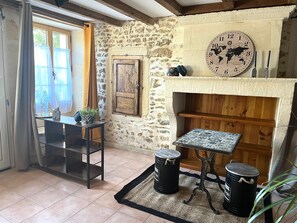 Interior - Cottage 'La Cassine' with Shared Terrace, Shared Garden and Wi-Fi (Taillant)