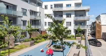 "moderne Fully Furnished and Equipped City Apartment W/balcony/garden/parking"