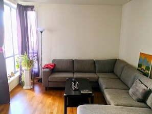 Apartment, 1 Bedroom, Balcony, Garden View | Ruang tamu