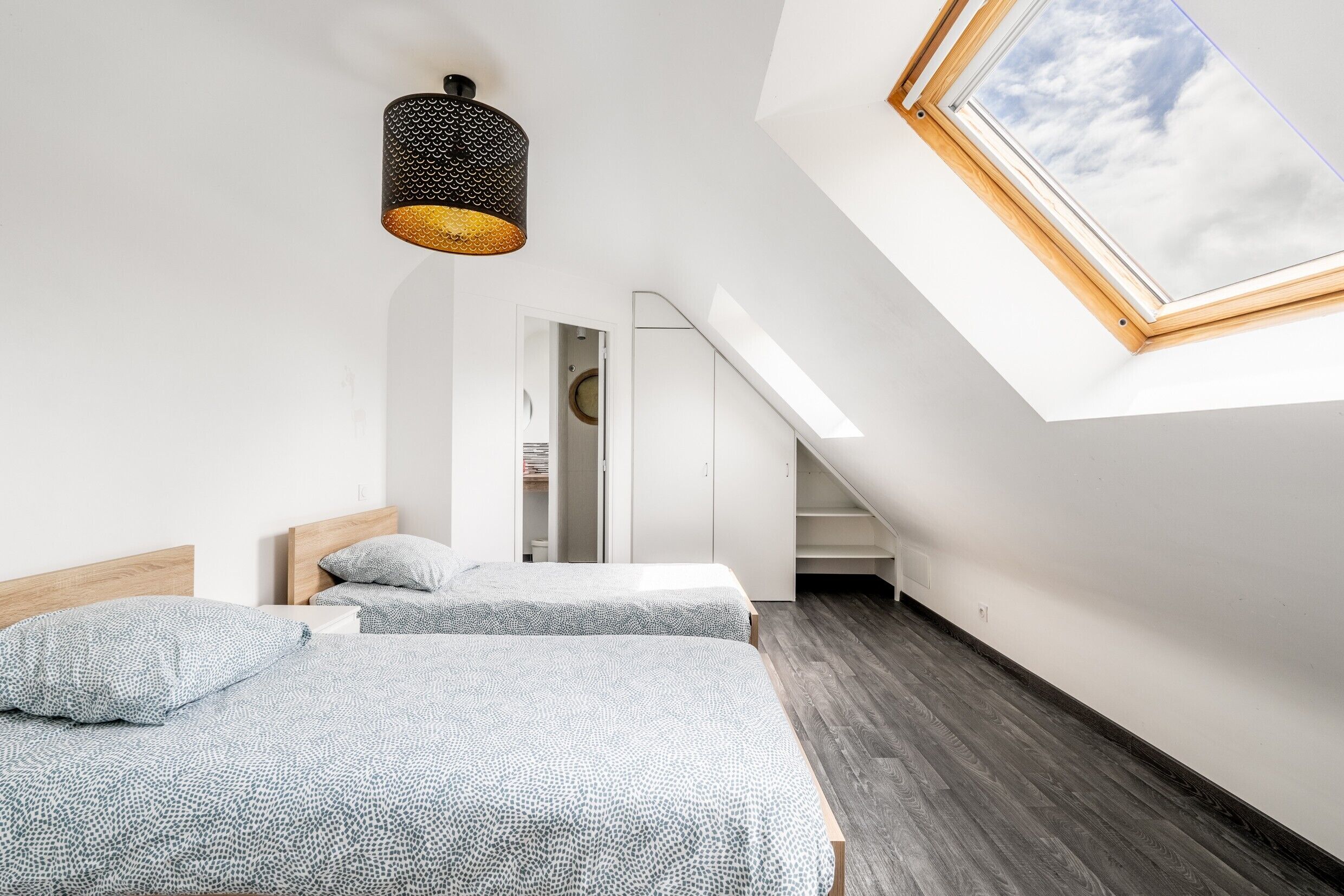 6 slaapkamers, een strijkplank/strijkijzer, gratis wifi, beddengoed