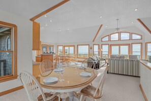 Dining - Oceanfront w/ Pool, Hot Tub, Elevator, Game Room. Feel like an Island Princess! (Frisco)