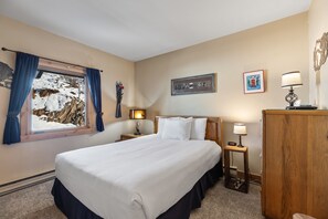 2 bedrooms, Internet, bed sheets - Mountain Views~Near Ski Area~2 Bed + Loft~Shuttle! (Steamboat Springs)