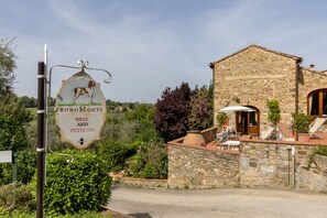 Exterior - Agriturismo "Podere San Bartolo - Fienile" with Shared Pool, Private Terrace and Wi-Fi (Barberino Val D'elsa)