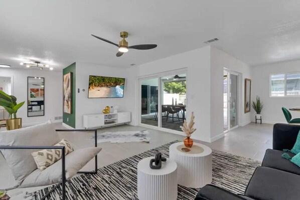 Living area - The Perfect Home ORL - Heated Pool - NEW (Orlando)