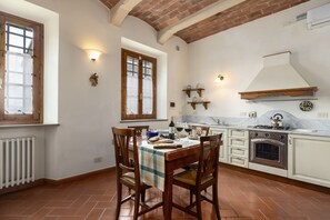 Køleskab, ovn, kogeplade, opvaskemaskine