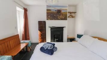 Cottage | 2 bedrooms, individually decorated, individually furnished, free WiFi