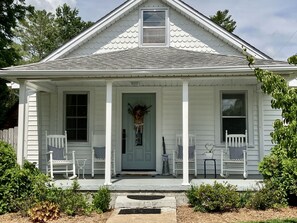 Exterior - The Olde Springhouse cottage in downtown Abingdon (Abingdon)