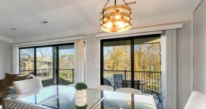 Stunning Pool View Condo at Abbey Villa |Gas Fireplace |Deck |Walk to Beach & Restaurants