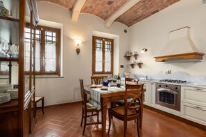 Fridge, microwave, oven, stovetop - Agriturismo "Podere San Bartolo - Casa Colonica 2" with Shared Pool, Private Terrace & Wi-Fi (Barberino Val D'elsa)