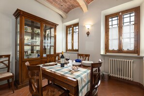 Dining - Agriturismo "Podere San Bartolo - Casa Colonica 2" with Shared Pool, Private Terrace & Wi-Fi (Barberino Val D'elsa)