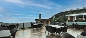 AH Grand Villa - Hotel Near Dalai Lama Temple