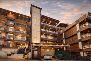 Pintu masuk properti