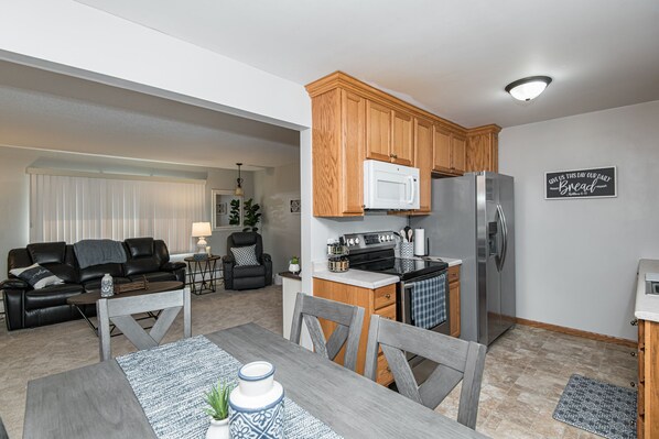 Interior - Discounted 5-Star 3 Bedroom Duplex 5 Minutes to Mayo Clinic! (Rochester)