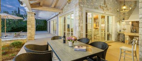 Outdoor dining