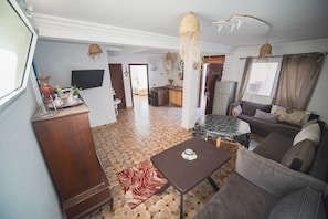 Smart TV, stereo - Cozy private Apartments on the beach front of Imsouane . (Imsouane)