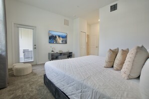2 habitaciones, tabla de planchar con plancha y cuna de viaje 