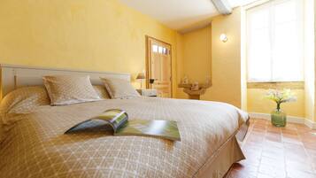 3 bedrooms, iron/ironing board, free WiFi