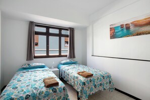 3 室のベッドルーム、WiFi (無料)、ベッドシーツ