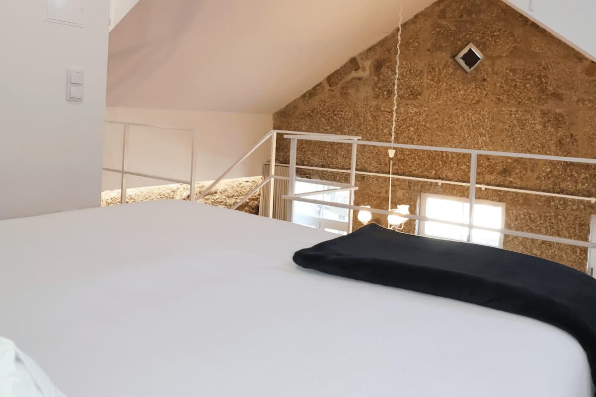 Loft City | 1 sovrum, strykjärn/strykbräda, gratis wi-fi och sängkläder