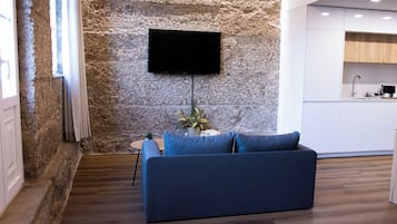 ์ํฐ ๋กํํธ | ๊ฑฐ์ค ๊ณต๊ฐ | ์ผ์ด๋ธ ์ฑ๋ ์์ฒญ์ด ๊ฐ๋ฅํ 20์ธ์น ํ๋ฉด TV