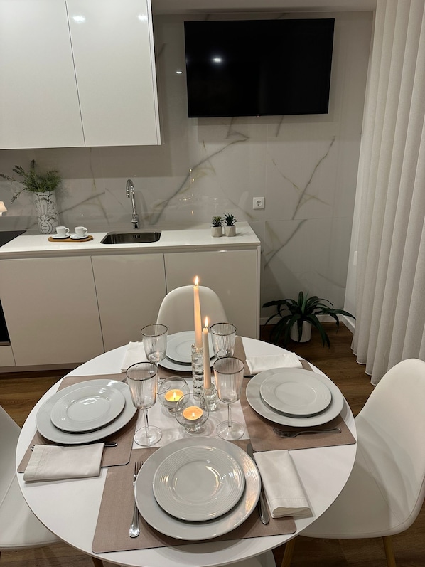 City Studio | Private kitchen | Fridge, microwave, oven, stovetop