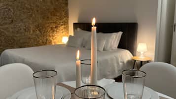 Studio Kota | 1 kamar tidur, setrika/meja setrika, Wi-Fi gratis, dan seprai linen