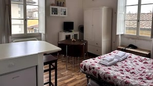 Unclassified image, 2 of 17, button - Entire apartment in Florence, very central. (Florence)