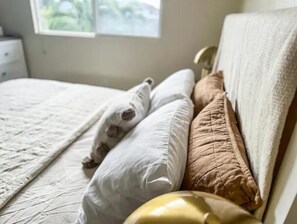 3 bedrooms, desk, free WiFi, bed sheets