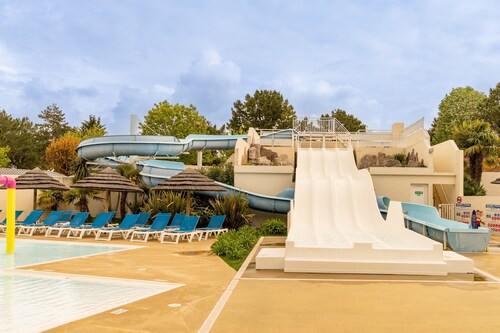 Mobile Home 'Mobil-home Saint Jean De Monts' with Shared Pool, Private Terrace and Wi-Fi