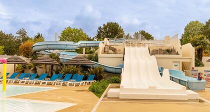 Mobile Home 'Mobil-home Saint Jean De Monts' with Shared Pool, Private Terrace and Wi-Fi