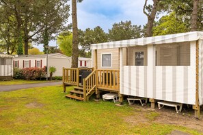 Exterior - Mobile Home 'Mobil-home Saint Jean De Monts' with Shared Pool, Private Terrace and Wi-Fi (Saint-Jean-de-Monts)