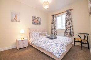 5 habitaciones, tabla de planchar con plancha, wifi y ropa de cama 
