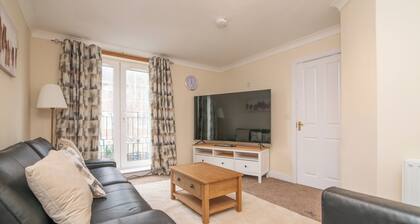 Newly refurbed 5 bed house with Free Parking n Dryer